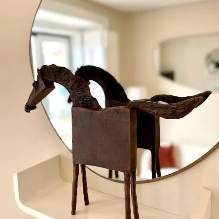 דירה Stylish & Sunrise From Your Sofa - Stay!