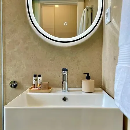 Appartement Stylish & Sunrise From Your Sofa - Stay! *